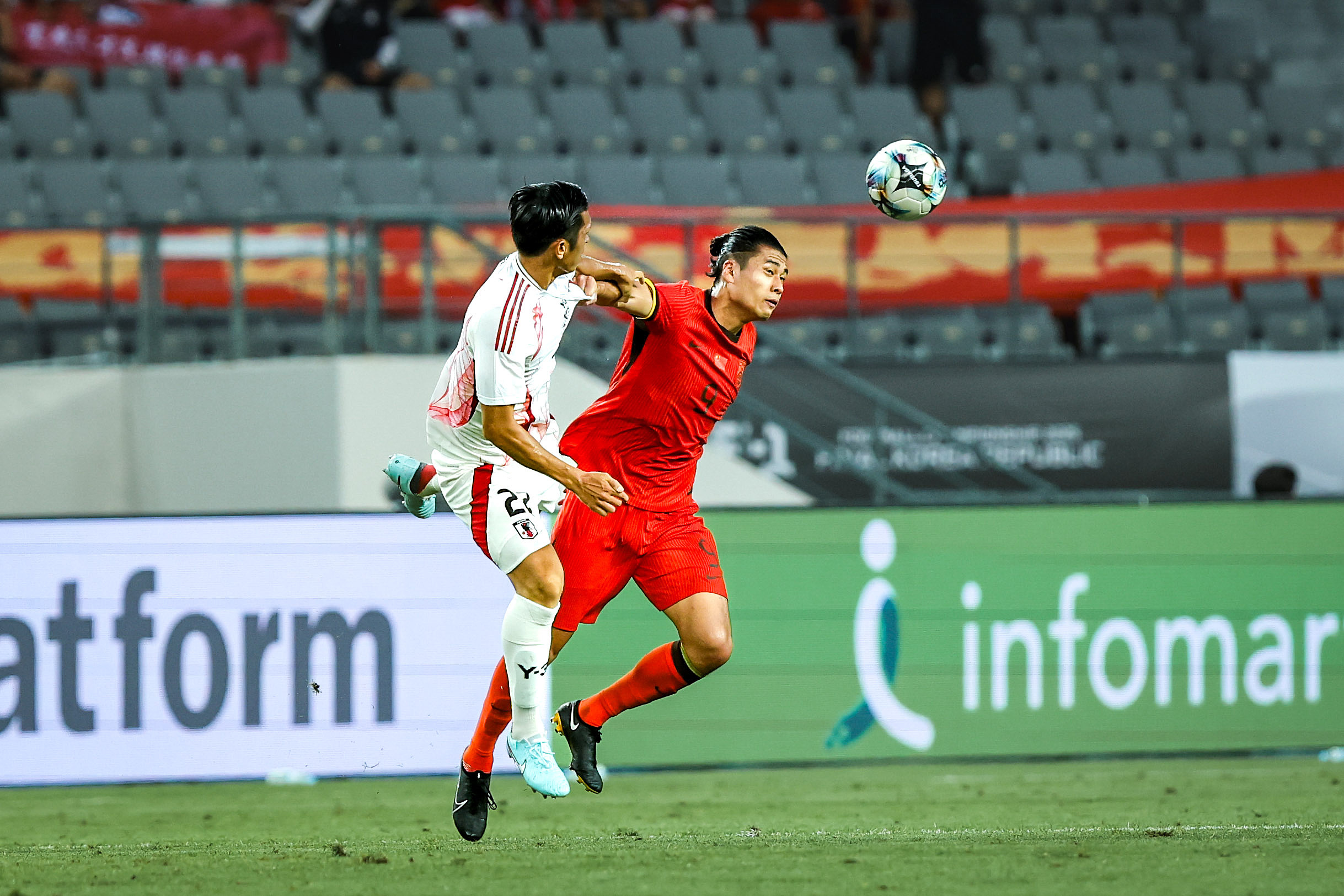 热议国足0-2日本：可打及格分，中日足球差距太大没啥讨论价值